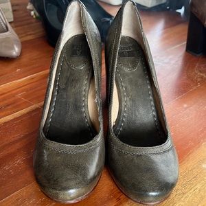 Frye Carson Heel size 9